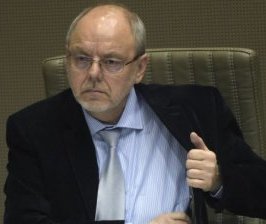 Mandat d'arrêt non signé : inculpé libéré