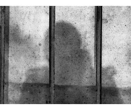 Un détenu peut s'adresser à la commission des plaintes contre une décision le concernant