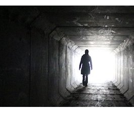 Un décès pendant un procès. Et alors ?