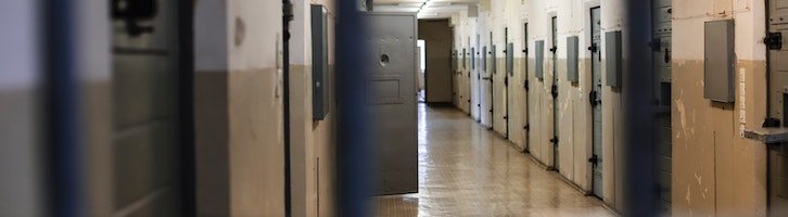 Une magistrate, quelques heures en prison